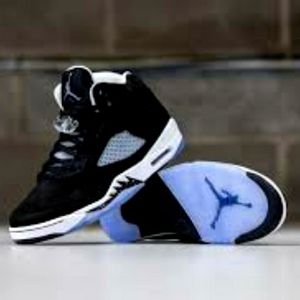 LIKE NEW JORDAN 5 " MOONLIGHT" OREOS